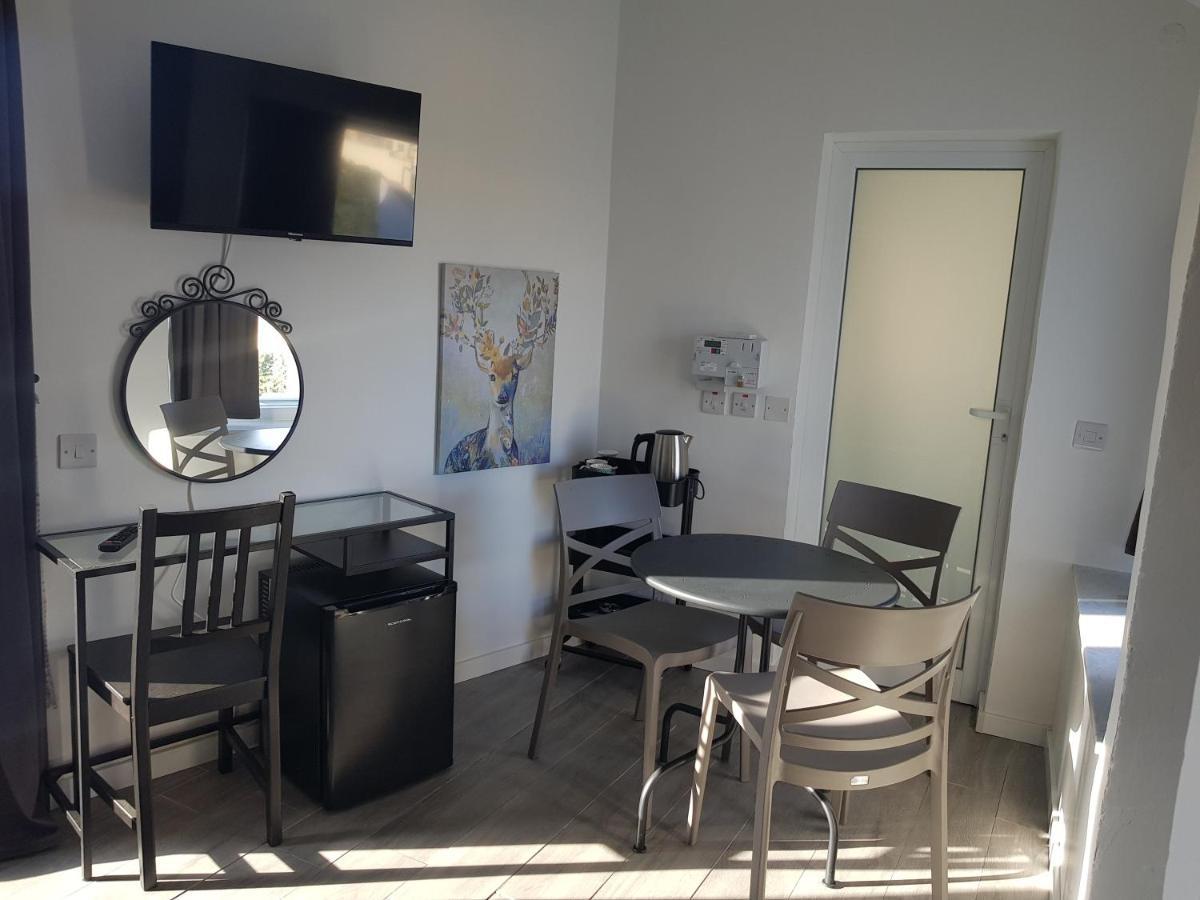 Nadar Accommodation Надур Екстериор снимка